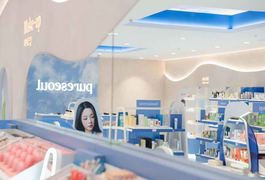 PURESEOUL Cardiff, curved wall detailing and feature ceiling by JPS Services