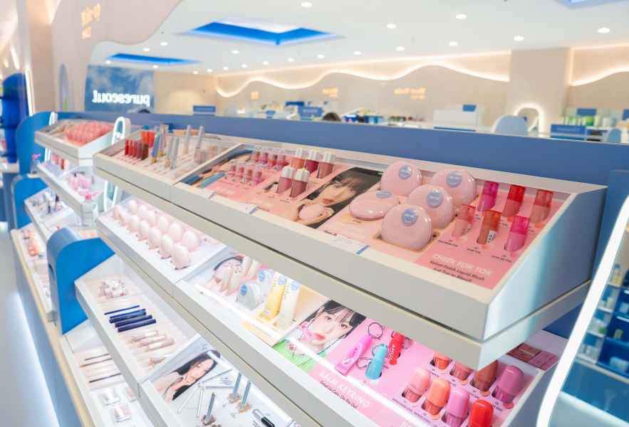 PURESEOUL Cardiff, angled make-up display shelving fitted by JPS Services